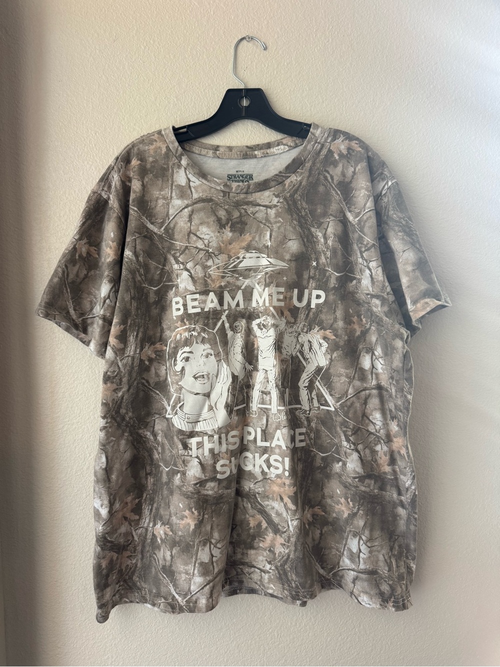 Stranger Things Netflix 'Beam Me Up' Brown Camo Short Sleeve Tee XXL
